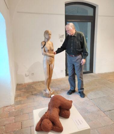 2. Klassen besuchen die Ausstellung "Drei Bildhauer" in der Brauhaus Galerie