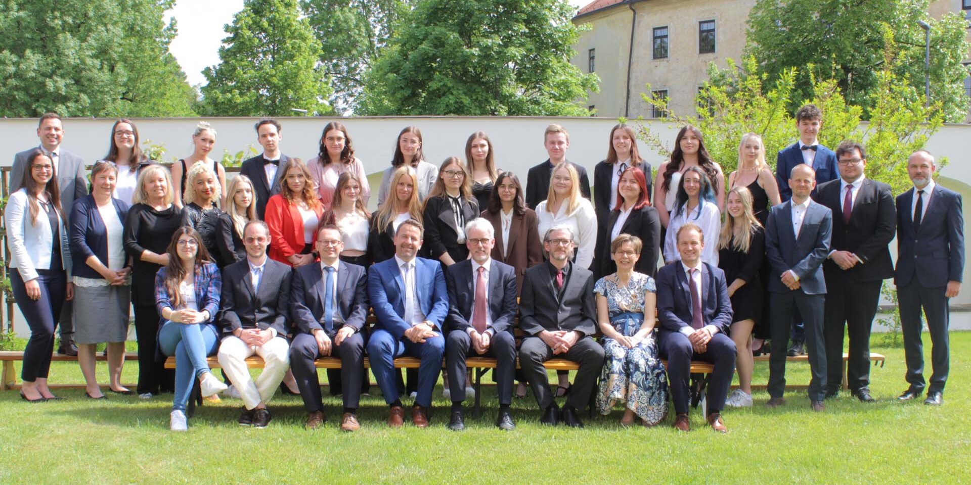 Maturant*innen 2022 – 5HLKa Maturant*innen 2022 - 5HLKa
