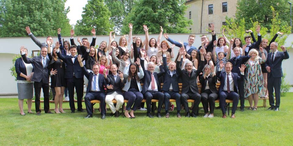 Auch Spaß muss sein ... 5HLKb beim Maturafoto Version 2 ;)