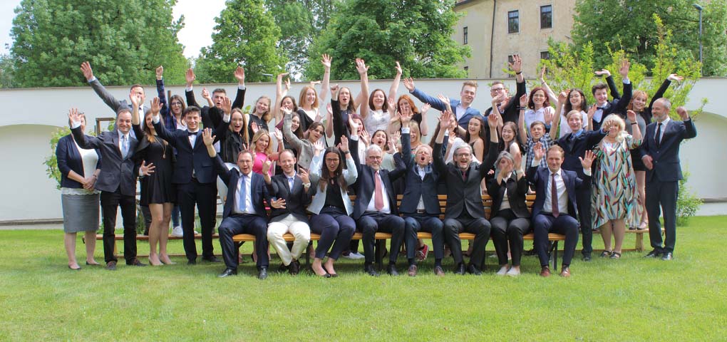 Auch Spaß muss sein ... 5HLKb beim Maturafoto Version 2 ;)