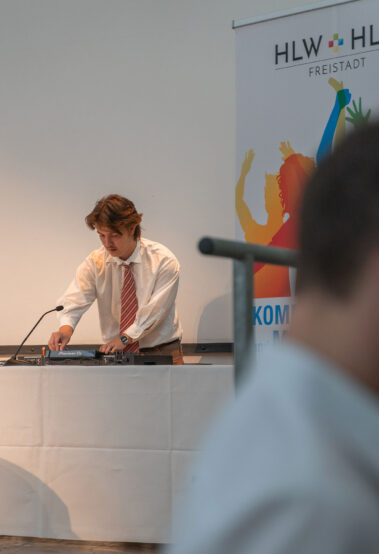 DJ beim Auftakt der Feier