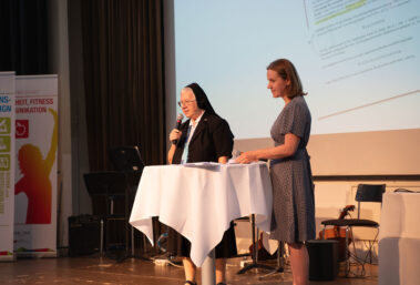 Sr. Karin Kuttner und Prof. Theresia Sulzer