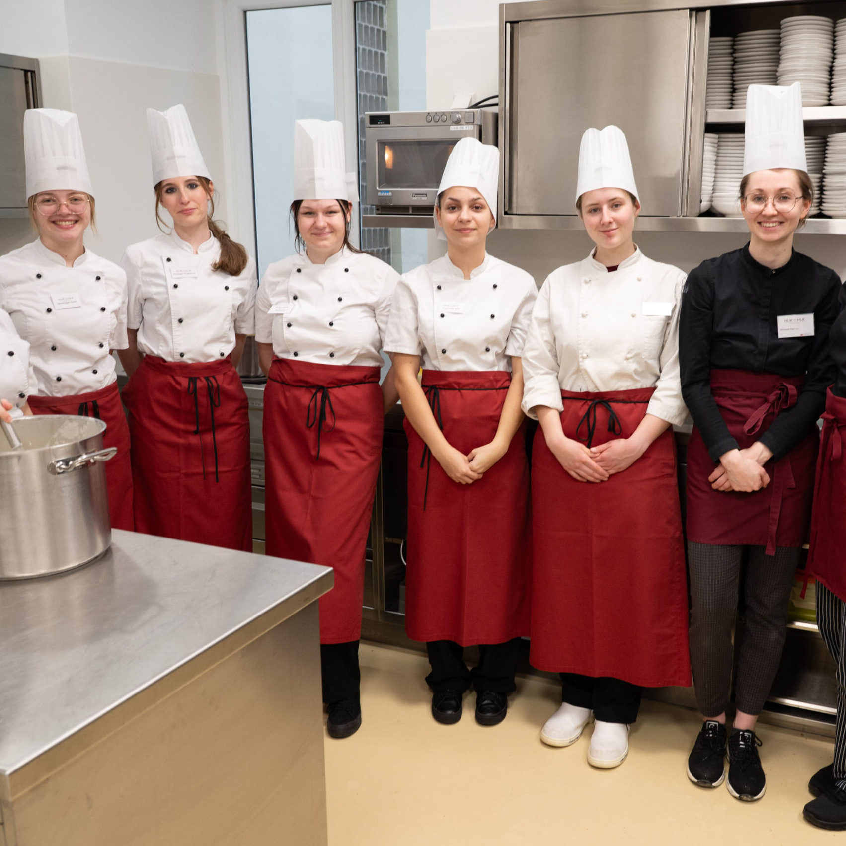 HLW Schülerinnen in Aktion im Landhaus