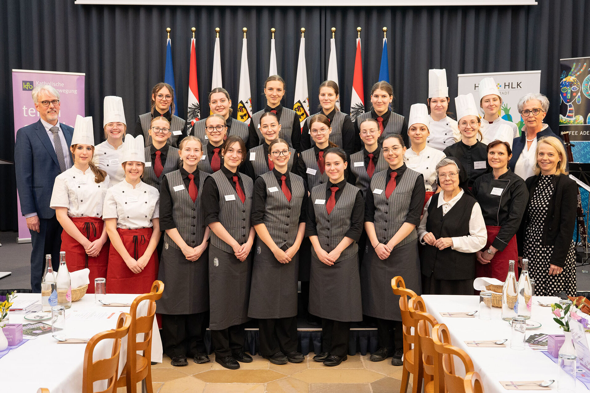 HLW Schülerinnen in Aktion im Landhaus