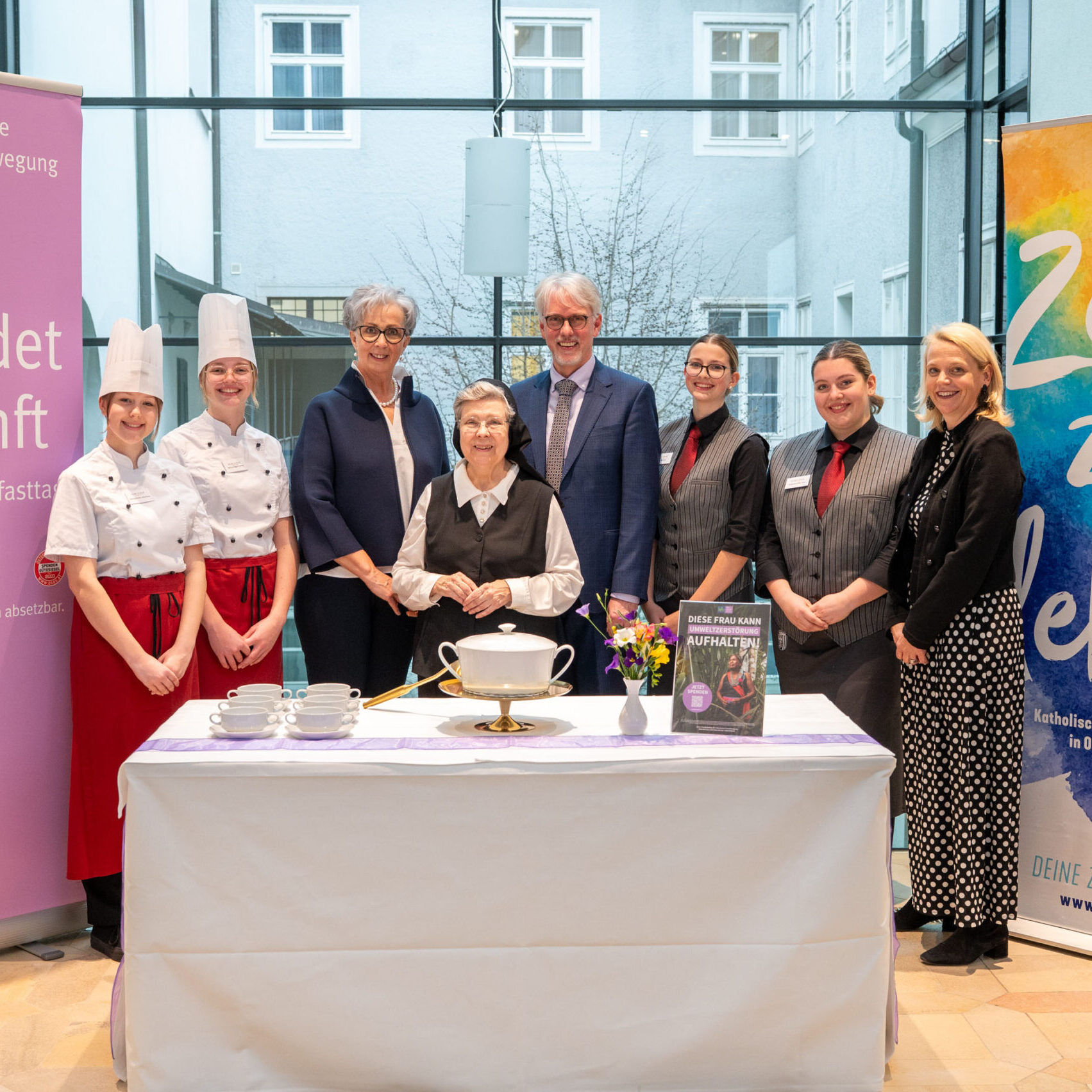 HLW Schülerinnen in Aktion im Landhaus