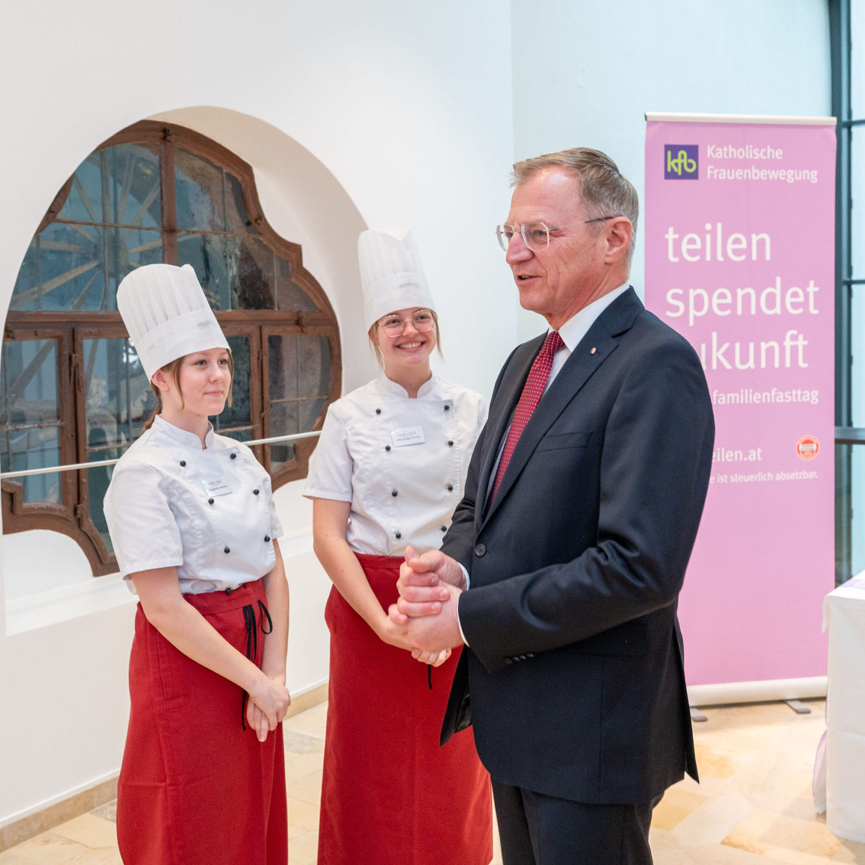 HLW Schülerinnen in Aktion im Landhaus