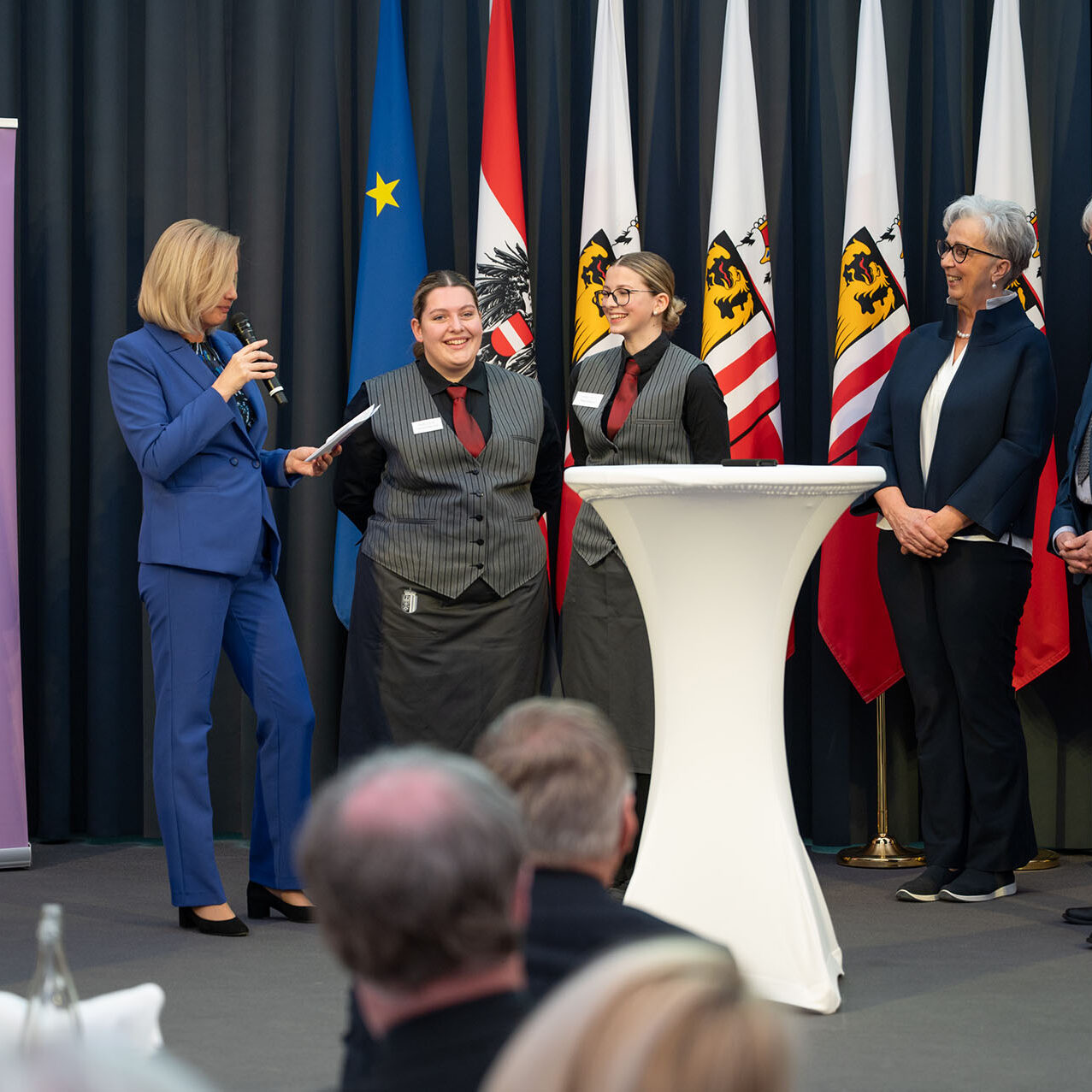 HLW Schülerinnen in Aktion im Landhaus