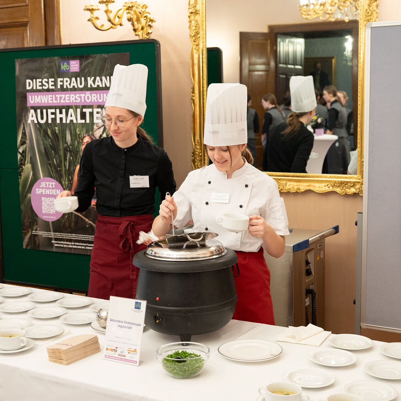 HLW Schülerinnen in Aktion im Landhaus