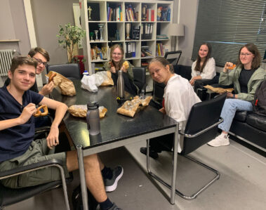 Bavaria Filmstudios - Filmendes Klassenzimmer