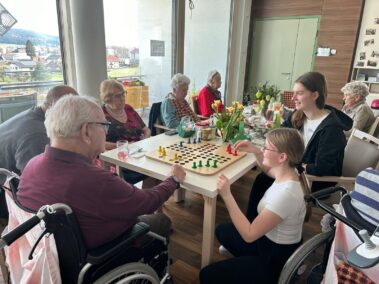 HLW Schülerinnen zu Besuch im Seniorenheim