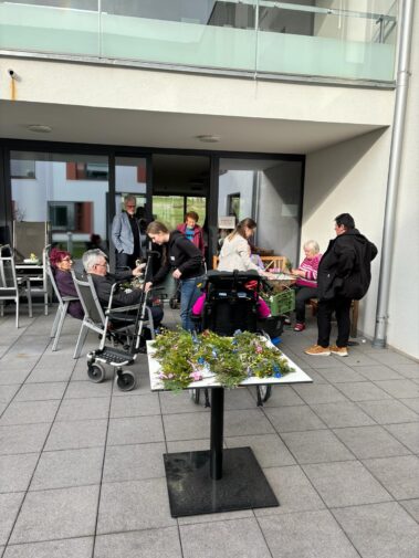 HLW Schülerinnen zu Besuch im Seniorenheim