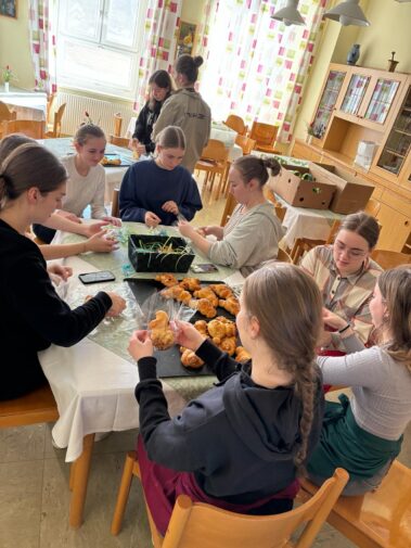 HLW Schülerinnen zu Besuch im Seniorenheim