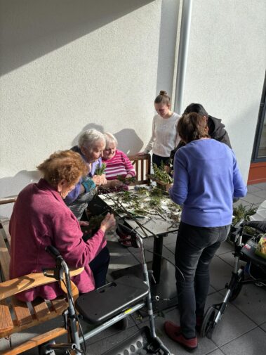 HLW Schülerinnen zu Besuch im Seniorenheim