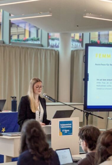 Schüler:innen aktiv beim europäischen Jugendparlament (Münster)