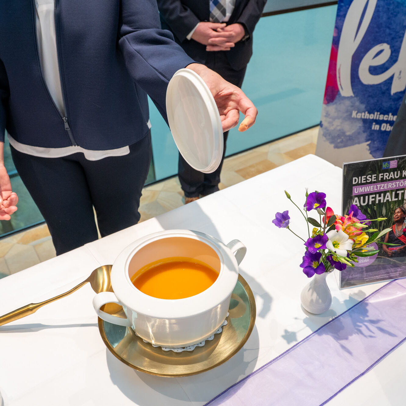 HLW Schülerinnen in Aktion im Landhaus