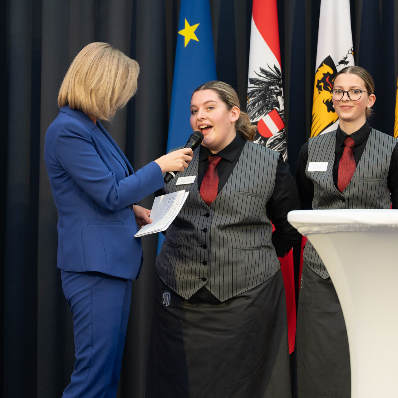 HLW Schülerinnen in Aktion im Landhaus