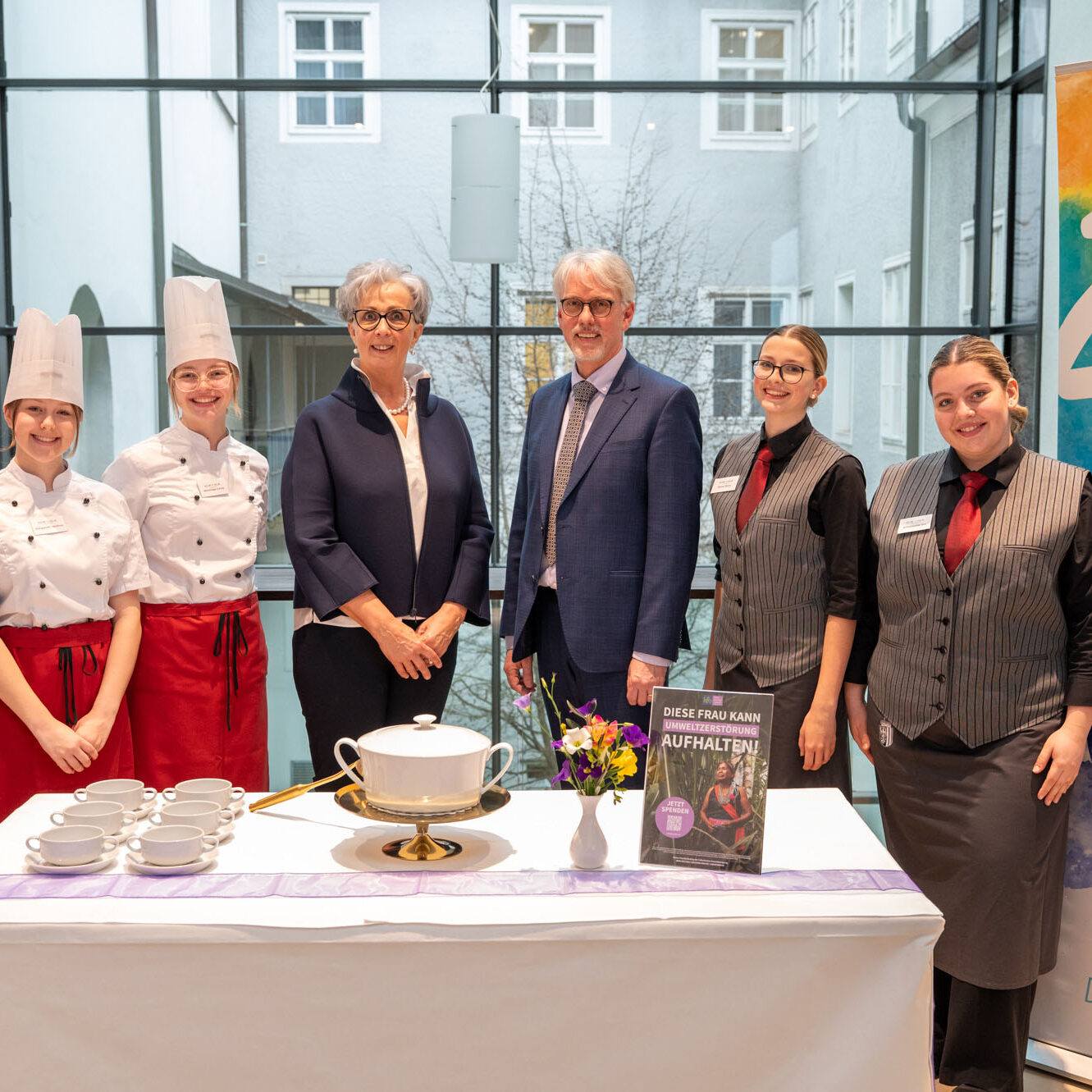 HLW Schülerinnen in Aktion im Landhaus