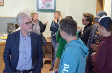 Eintreffen der Vortragenden - Begrüßung Direktor