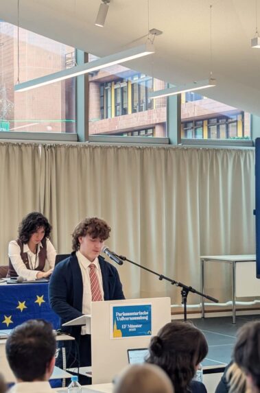 Schüler:innen aktiv beim europäischen Jugendparlament (Münster)