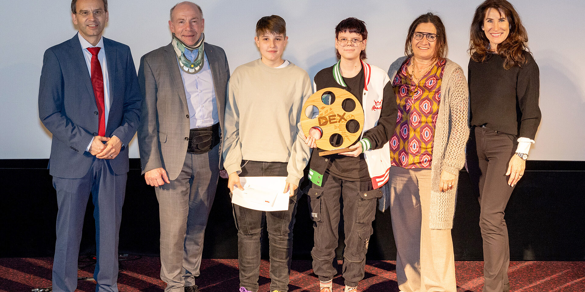 Max Hiegelsberger (Präsident des Oö. Landtags) gratuliert Schülern der HLW|HLK Freistadt Max Hiegelsberger (Präsident des Oö. Landtags) gratuliert Schülern der HLW|HLK Freistadt
