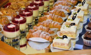 Süßspeisen - zubereitet von Schüler*innen der HLW - Foto: Doris Guttenbrunner