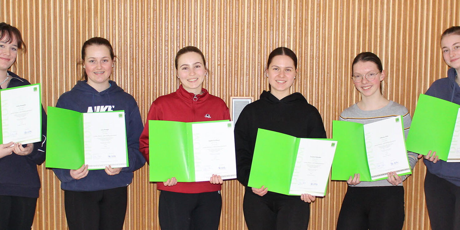 Junios Fitness- und Wellnesstrainierinnen an der HLW Freistadt Junios Fitness- und Wellnesstrainierinnen an der HLW Freistadt