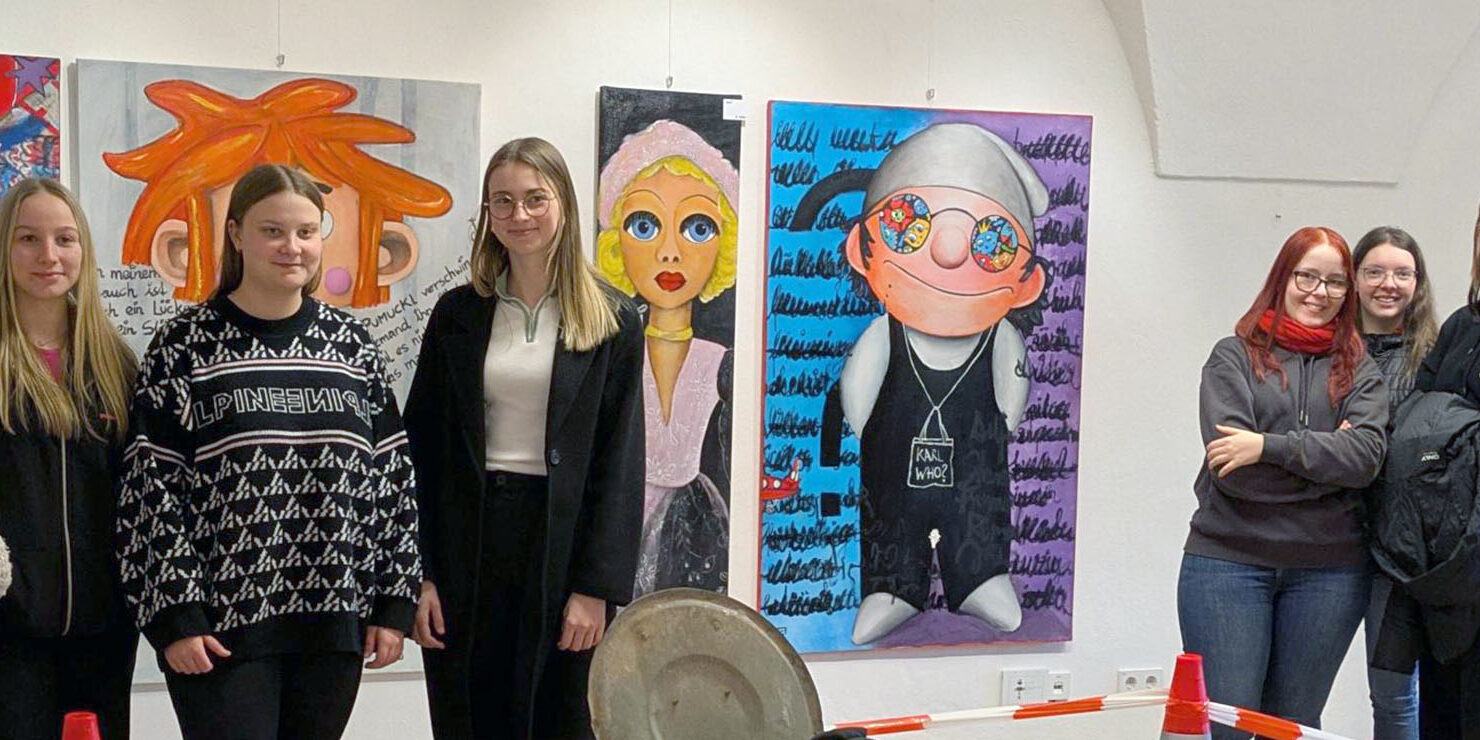 Besuch der Ausstellung "Karli meets Toys" (Brauhaus Galerie)