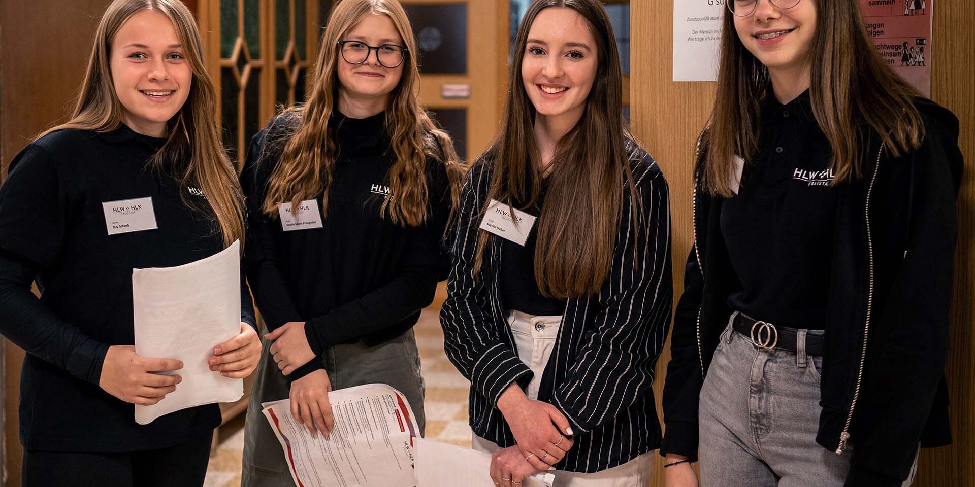 Schüler*innen als Guides - Foto: Jasmin Preslmayr