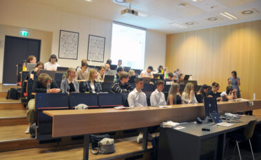 Vortrag zu AI-Projekten von Schüler*innen der HLK Freistadt vor Studierenden an der FH OÖ