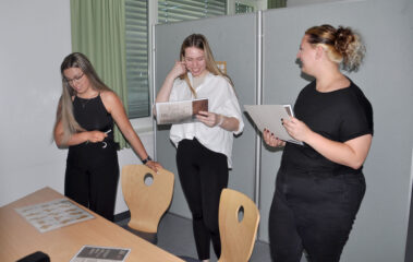 Vortrag zu AI-Projekten von Schüler*innen der HLK Freistadt vor Studierenden an der FH OÖ