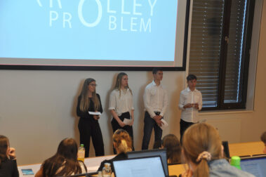 Vortrag zu AI-Projekten von Schüler*innen der HLK Freistadt vor Studierenden an der FH OÖ