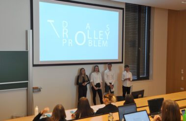 Vortrag zu AI-Projekten von Schüler*innen der HLK Freistadt vor Studierenden an der FH OÖ