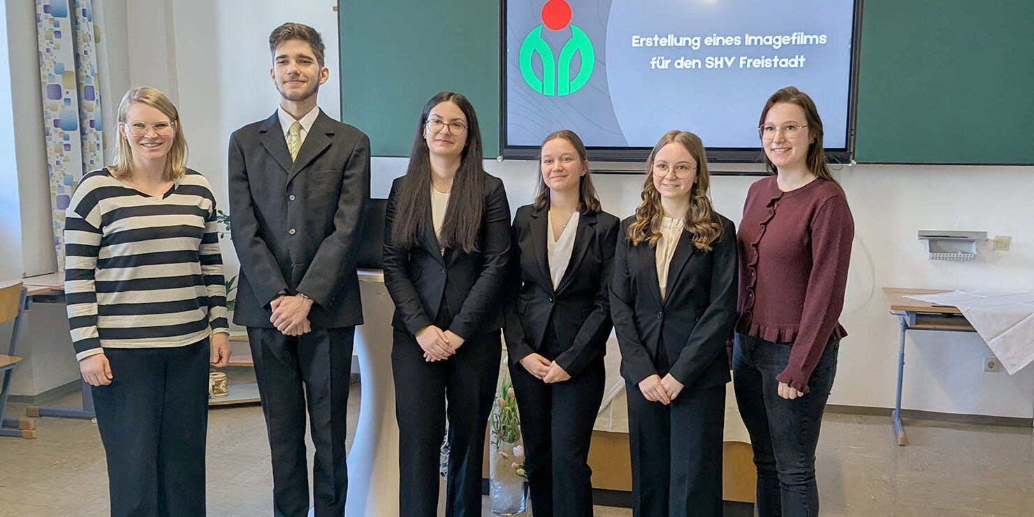 Vertreterinnen des Sozialhilfeverbandes mit Diplomarbeitsteam