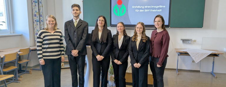 Vertreterinnen des Sozialhilfeverbandes mit Diplomarbeitsteam